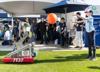 RS BASF at Oracle Park Robot Toss Credit Bay Area Science Festival qut x