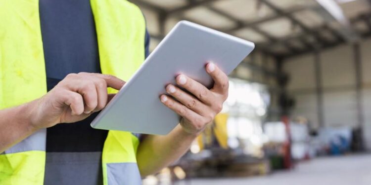 Why Blue Collar Workers Want eLearning - Planeticnet | Education