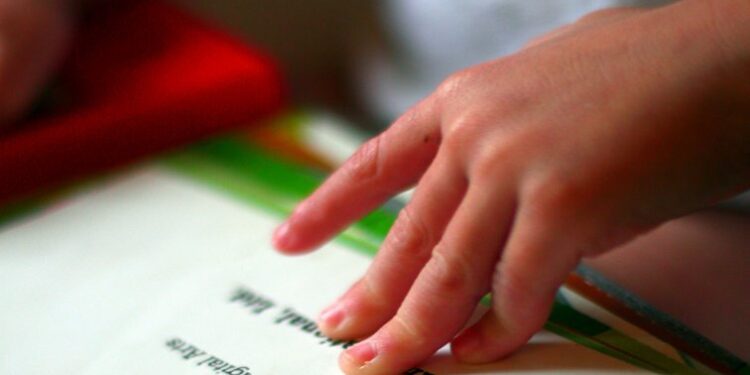reading child - Planeticnet | Education
