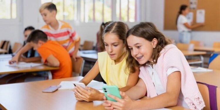 shutterstock - Planeticnet | Education